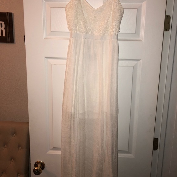 White backless maxi dress - Picture 3 of 5